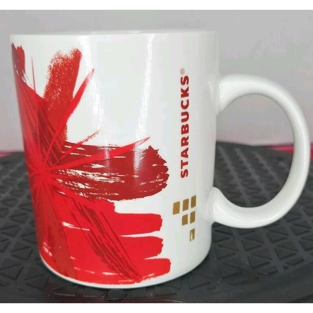 Starbucks Large Coffee Mug Cup 2014 Holiday Red Gold‎  12  Ounces
